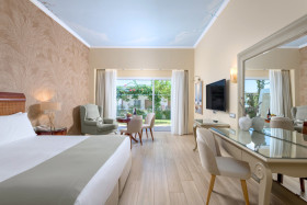 Deluxe Garden View Room (38 m2)