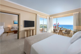 Superior Family Suite Sea View (68 m2)
