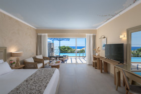 Prestige Family Bungalow Sea View with Personal Pool (62 m2)