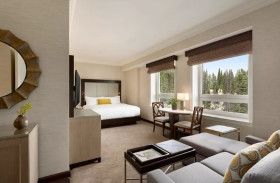 Fairmont Gold Junior Suite (King / 2 Queens)