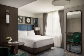 Gatehouse 2 Bedroom Suite 1 King 2 Queens