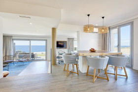 Cliff Suite Sea View Duplex Deluxe (124 m2)