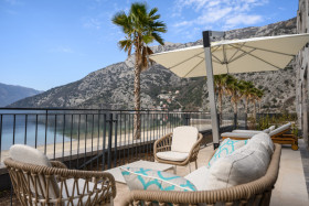 Deluxe Apartment with 3 Bedrooms – 1 King Size Bed, 1 Double Bed and 2 Single Beds