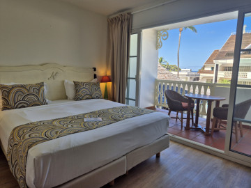 Superior room with pool view