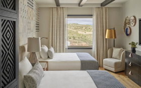 Deluxe Double Queen Room