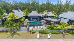 Grand Beachfront One Bedroom Villa