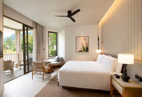 King/Twin Deluxe Room with Balcony