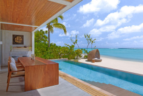 Three-bedroom Beach Retreat with Private Pool /* (764 m²)