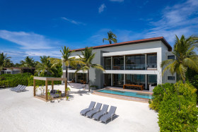 Four-bedroom Beach Villa with Private Pool /* (664 m²)