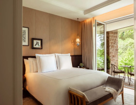 Deluxe Lakeside Suite (59 m²)