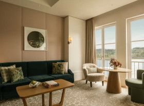 Premier Lakeview Suite (52 m²)