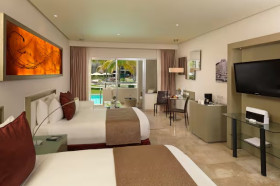 Family Concierge Junior Suite Swim Up (58 m²)
