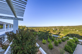 Ocean & Mountain View Suite