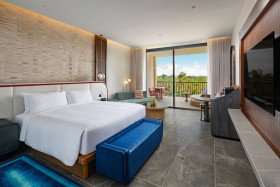 Premier Guest room, 1 King, Tropical view