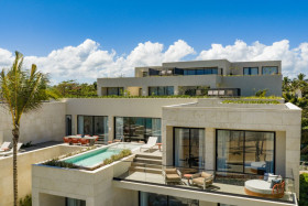 Larimar Penthouse Suite, 3 Bedroom Suite, Oceanfront, Private pool