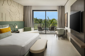 Club Azure 1 Bedroom Suite Tropical View – King Bed