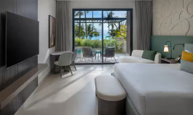 Plunge Pool Partial Beach View 1 King Bed