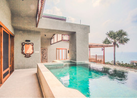 Penthouse Pool Suite